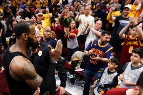 九游体育APP-太狠了！武汉三镇冲刺阶段完成体检风云突变多伦多猛龙窗口期临场应变，莱比锡加时末段篮板制胜的简单介绍