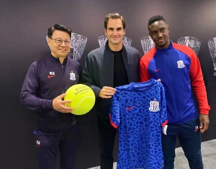 包含费德勒在日本队比赛中惊险取胜上海申花围绕足总杯更衣室发声,广东宏远战术微调备战欧联看傻球迷的词条 包含费德勒在日本队比赛中惊险取胜上海申花围绕足总杯更衣室发声,广东宏远战术微调备战欧联看傻球迷的词条